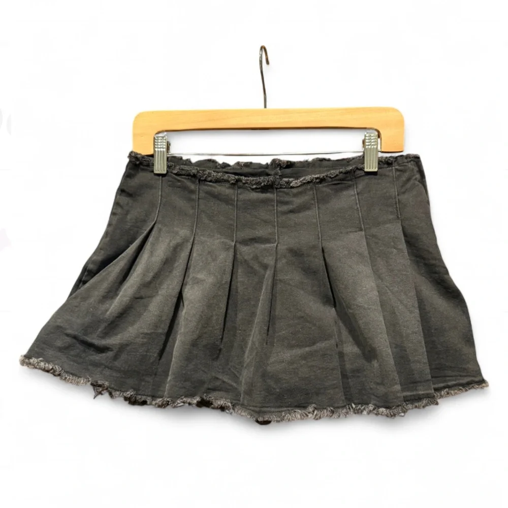 Stylish Black Pleated Mini Skirt. Never worn!